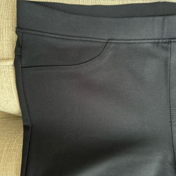 HUE Ponte Black Leggings Back Pocket Jean Style Size Medium - Picture 7 of 10